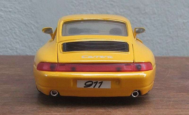 A REMARKABLE 1:24 SCALE DIE CAST METAL MODEL OF THE "" PORSCHE 911 "" .... WOW !!