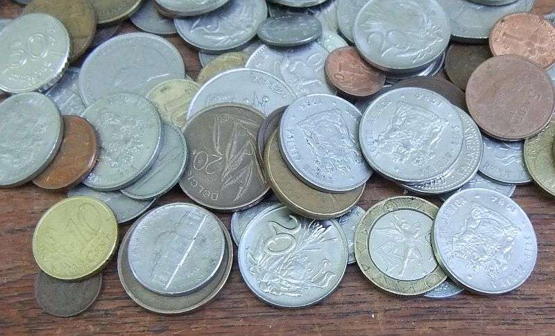 OVER 150 COINS FROM AROUND THE WORLD ... BID FOR THE LOT !!