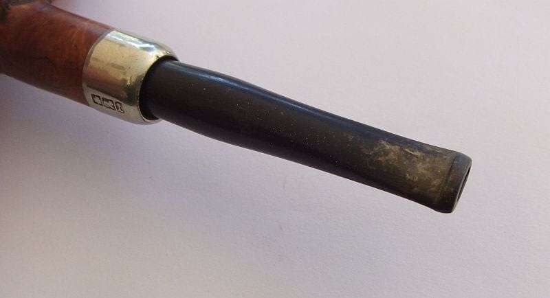 A FABULOUS INTRICATELY DETAILED HAND CARVED VINTAGE SMOKING PIPE WITH INTERESTING COLLAR !! COOL !!