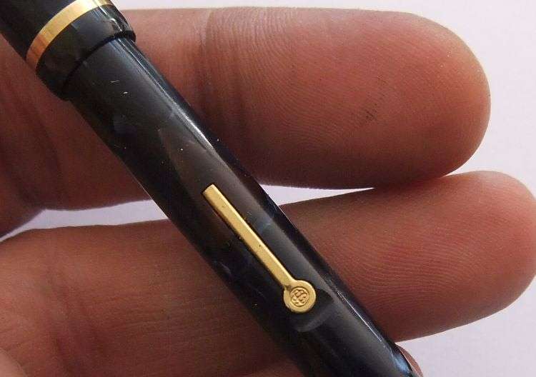 A LITTLE LOT OF MINIATURE / LADY SIZE WRITING INSTRUMENTS FOR SPARES INCLUDING 14CT GOLD NIB !!