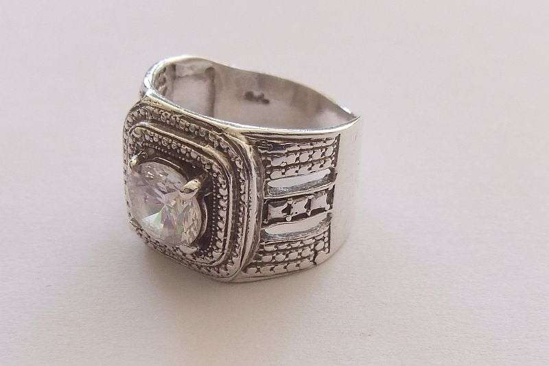 A GREAT QUALITY BIG , BOLD , BEAUTIFUL SOLID STERLING SILVER RING SET WITH A BIG FACETED CZ STONE
