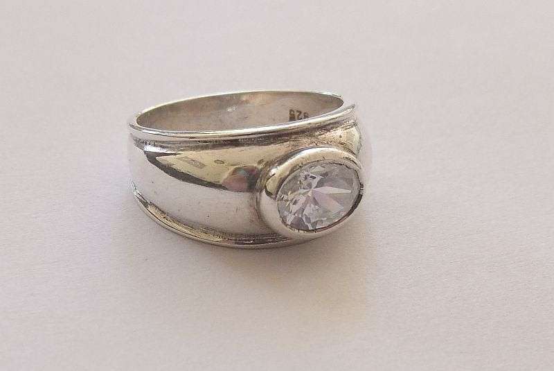 WOW !! A SUPERIOR QUALITY SOLID STERLING SILVER RING SET WITH A GORGEOUSLY FACETED STONE !!