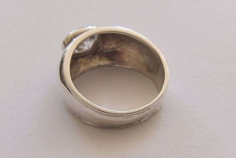 WOW !! A SUPERIOR QUALITY SOLID STERLING SILVER RING SET WITH A GORGEOUSLY FACETED STONE !!