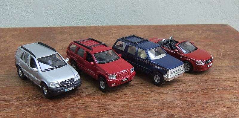 LOT OF 4 DIE CAST MODELS !! MERCEDES ML320 , JEEP GRAND CHEROKEE , FORD EXPLORER , AUDI TT ROADSTER
