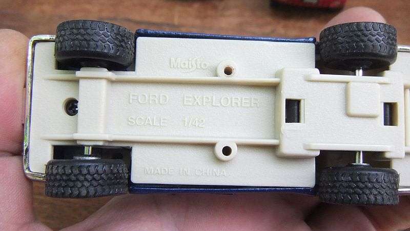 LOT OF 4 DIE CAST MODELS !! MERCEDES ML320 , JEEP GRAND CHEROKEE , FORD EXPLORER , AUDI TT ROADSTER