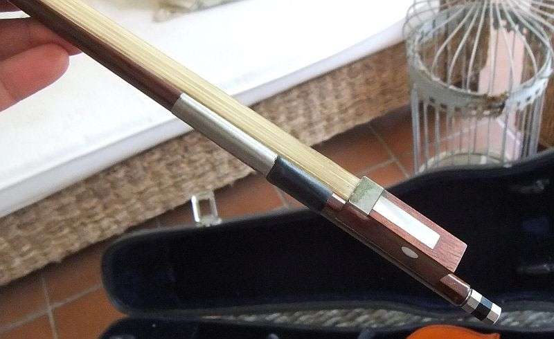 AWESOME FIND !! A STUNNING OLD VIOLIN WITH BOW AND RESIN IN ORIGINAL BOX !! IN WORKING ORDER !!