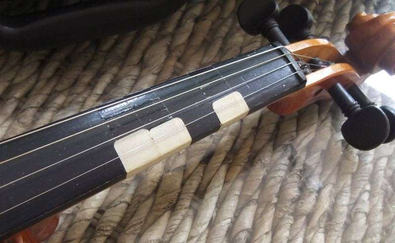 AWESOME FIND !! A STUNNING OLD VIOLIN WITH BOW AND RESIN IN ORIGINAL BOX !! IN WORKING ORDER !!