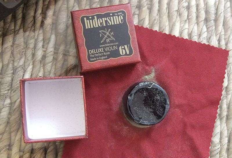 AWESOME FIND !! A STUNNING OLD VIOLIN WITH BOW AND RESIN IN ORIGINAL BOX !! IN WORKING ORDER !!