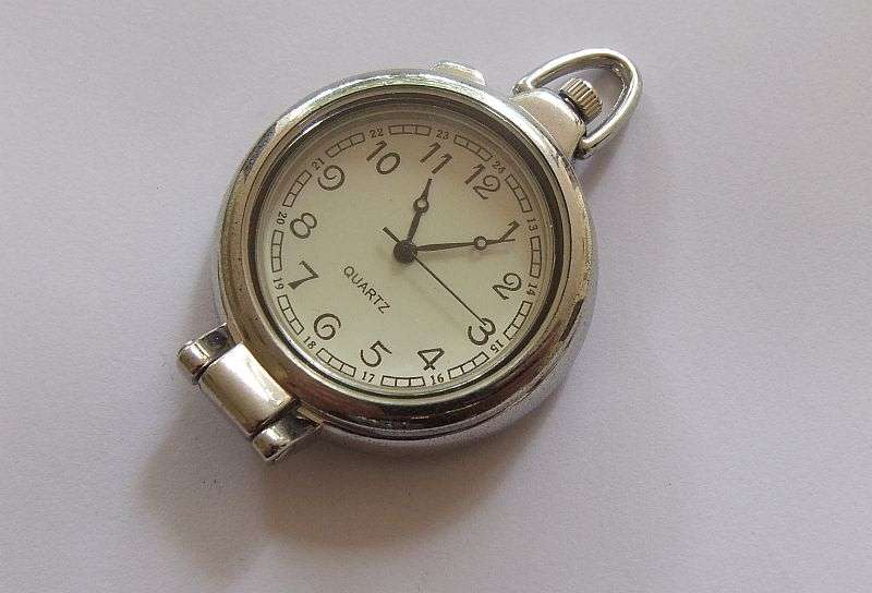 WOW !! A VERY COOL MILITARY LOOK QUARTZ POCKET WATCH !! GOOD AS NEW !! WORKING 100%