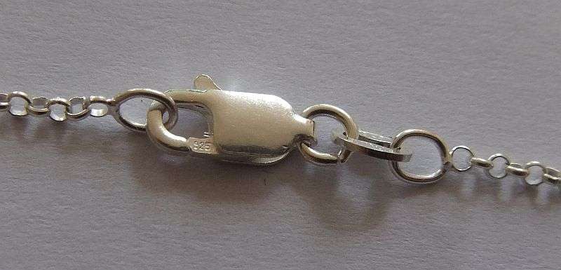 A FABULOUS ROUND LINK STERLING SILVER NECKLACE WITH A STERLING SILVER INITIAL "R" PENDANT !! SWEET !