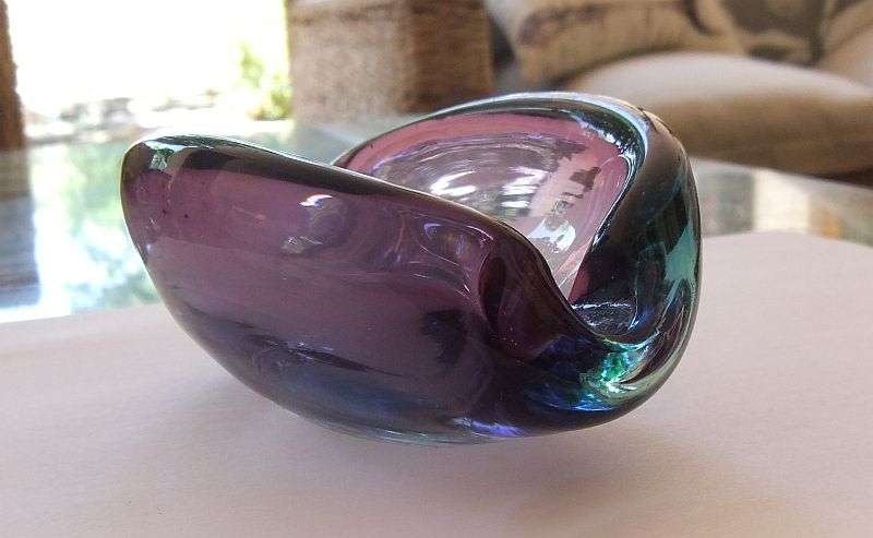 WOW !! A FABULOUS VINTAGE 1950`S GENUINE MURANO SOLID BLOWN GLASS ASHTRAY IN GREAT CONDITION !!