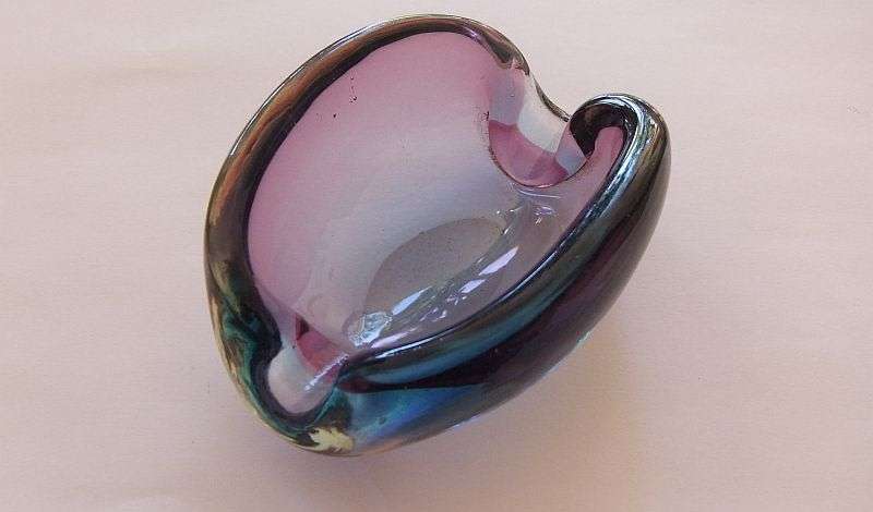 WOW !! A FABULOUS VINTAGE 1950`S GENUINE MURANO SOLID BLOWN GLASS ASHTRAY IN GREAT CONDITION !!