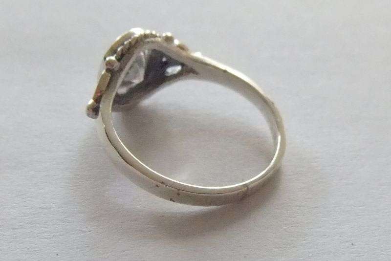 A FABULOUS SOLID STERLING SILVER RING SET WITH AN AMAZING CLEAR FACETED STONE !! FREE COMBINING !!