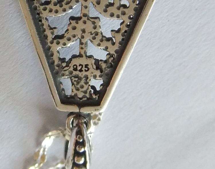 WOW !! A FASCINATING "KITE" SHAPED STERLING SILVER PENDANT & A STERLING SILVER NECKLACE !!