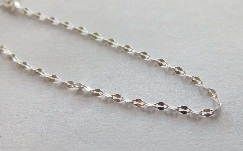 WOW !! A FASCINATING "KITE" SHAPED STERLING SILVER PENDANT & A STERLING SILVER NECKLACE !!