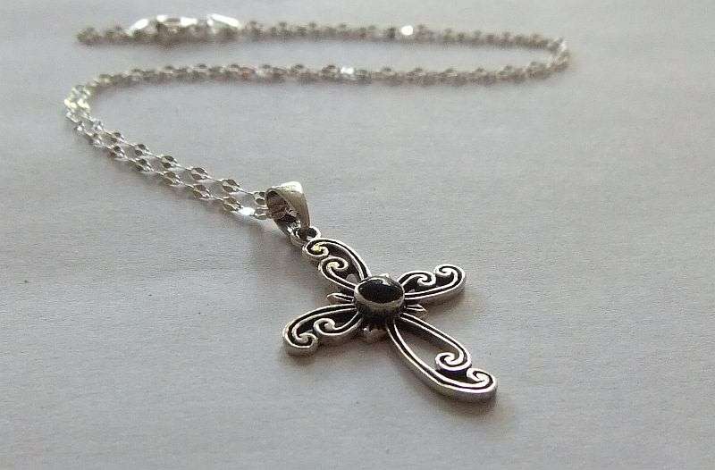 A COOL STERLING SILVER CROSS PENDANT WITH ONYX LOOK INSET & STERLING SILVER NECKLACE !! STUNNING !!