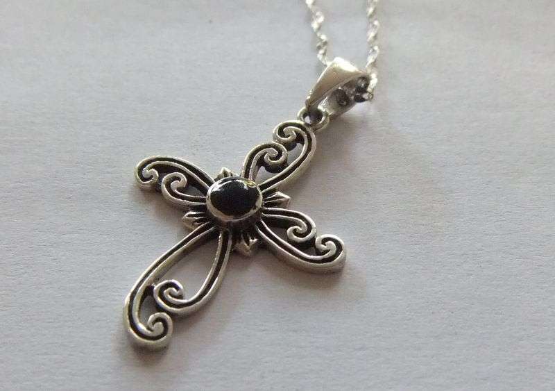 A COOL STERLING SILVER CROSS PENDANT WITH ONYX LOOK INSET & STERLING SILVER NECKLACE !! STUNNING !!