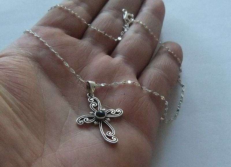 A COOL STERLING SILVER CROSS PENDANT WITH ONYX LOOK INSET & STERLING SILVER NECKLACE !! STUNNING !!