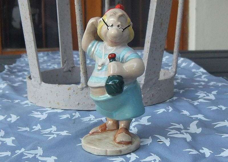 AN ORIGINAL RARE VALUABLE OLD DWARF FIGURE FROM SNOW WHITE BY DISNEY MADE BY BESWICK OF ENGLAND !!