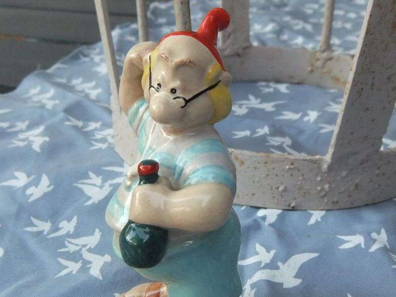 AN ORIGINAL RARE VALUABLE OLD DWARF FIGURE FROM SNOW WHITE BY DISNEY MADE BY BESWICK OF ENGLAND !!