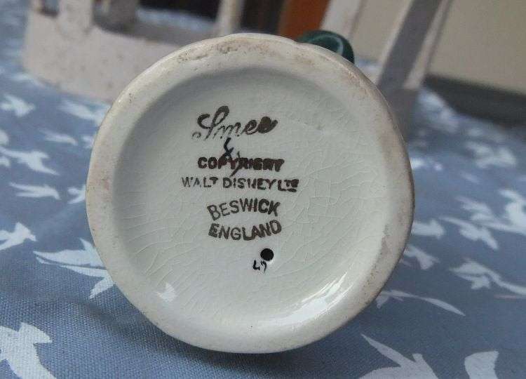 AN ORIGINAL RARE VALUABLE OLD DWARF FIGURE FROM SNOW WHITE BY DISNEY MADE BY BESWICK OF ENGLAND !!