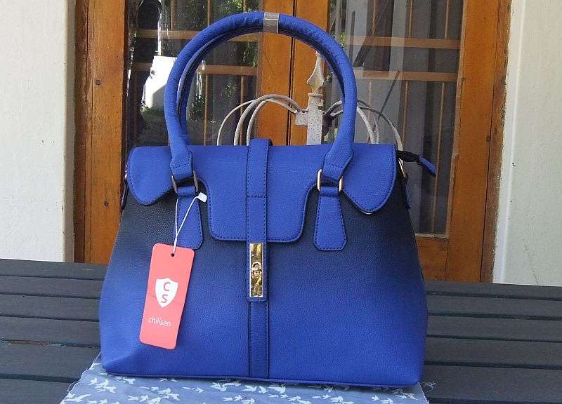 A GORGEOUS LEATHER LOOK LADIES HANDBAG IN DIFFERENT SHADES OF BLUE !! BRAND NEW !! FREE COMBINING !!