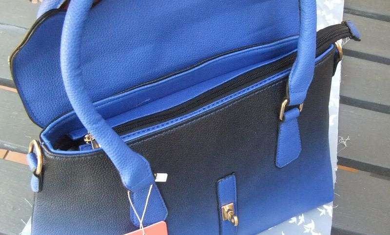 A GORGEOUS LEATHER LOOK LADIES HANDBAG IN DIFFERENT SHADES OF BLUE !! BRAND NEW !! FREE COMBINING !!