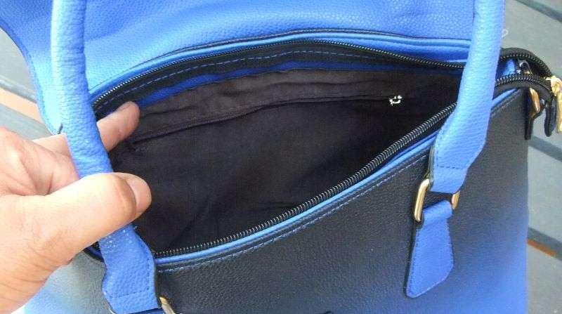 A GORGEOUS LEATHER LOOK LADIES HANDBAG IN DIFFERENT SHADES OF BLUE !! BRAND NEW !! FREE COMBINING !!