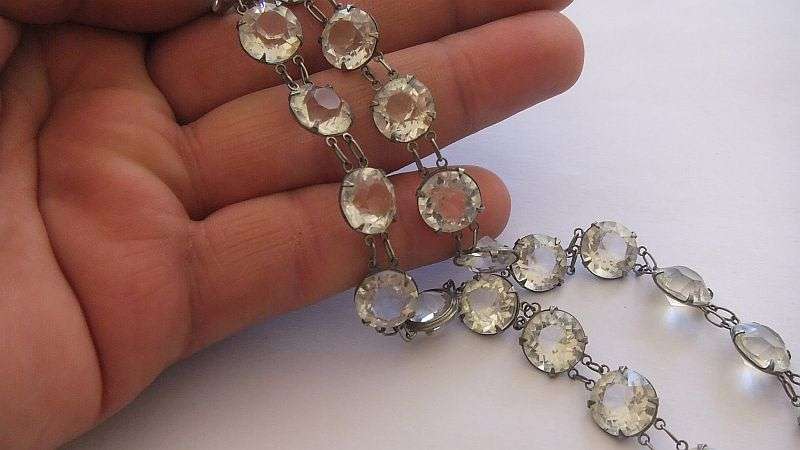 WOW !! STUNNING FIND !! A VINTAGE STERLING SILVER AND UNKNOWN HEAVY FACETED STONE NECKLACE !!