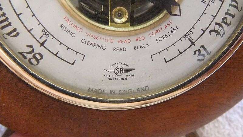 STUNNING !! A VINTAGE BAROMETER MADE IN ENGLAND BY SHORTLAND SHAPED AS A SHIPS WHEEL