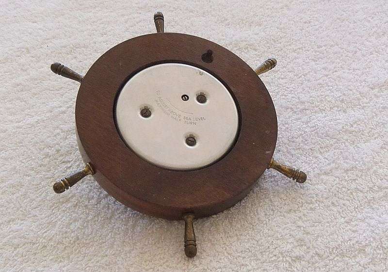 STUNNING !! A VINTAGE BAROMETER MADE IN ENGLAND BY SHORTLAND SHAPED AS A SHIPS WHEEL