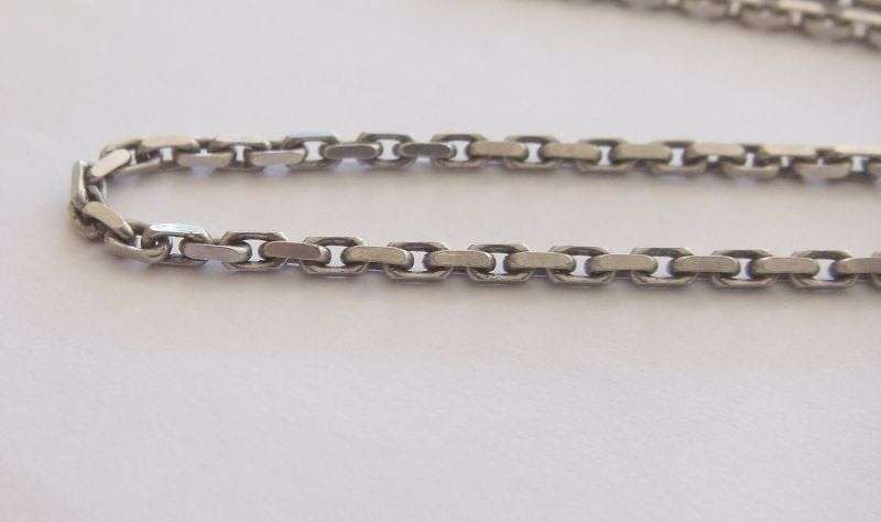A STRONG VINTAGE STYLE CHAIN LINK EXTRA LONG STERLING SILVER NECKLACE