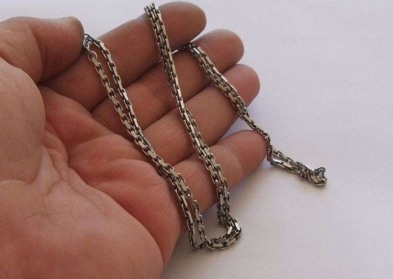 A STRONG VINTAGE STYLE CHAIN LINK EXTRA LONG STERLING SILVER NECKLACE