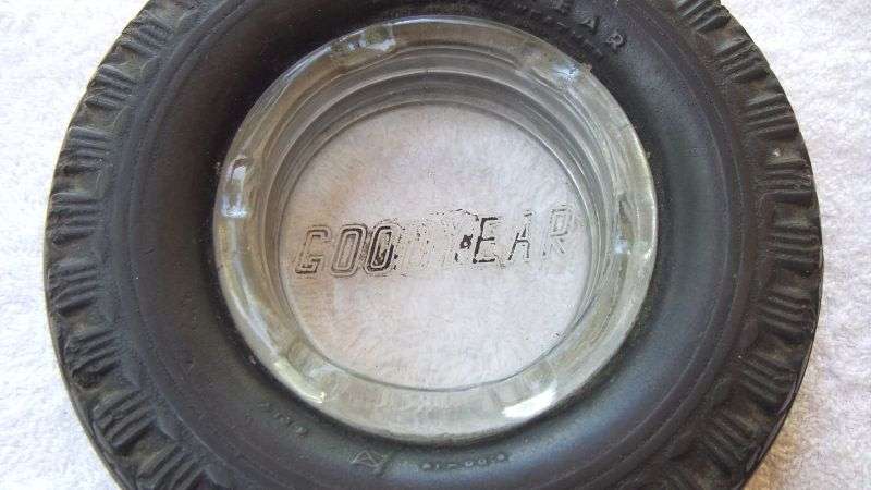 TOO COOL !! A VINTAGE GOODYEAR TYRE ASHTRAY