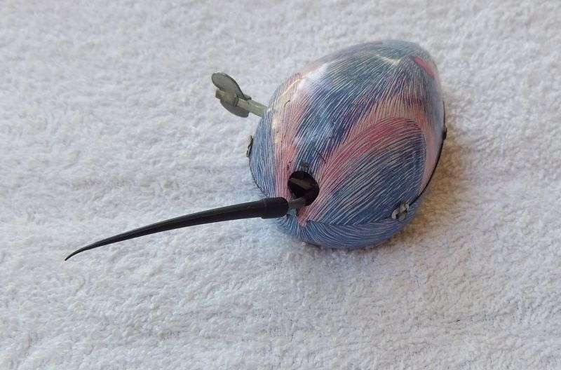 A VINTAGE TINPLATE WIND UP MOUSE