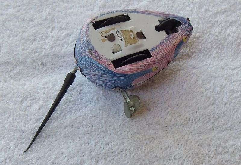 A VINTAGE TINPLATE WIND UP MOUSE