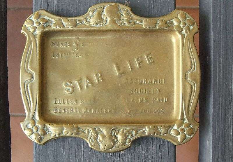 AN ANTIQUE SOLID BRASS CHANGE DISH MADE FOR " STAR LIFE " INSURANCE SOCIETY
