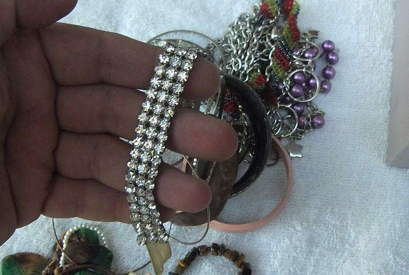 PANDORAS BOX ?? NO !! A VANITY CASE FULL OF VINTAGE JEWELS , SPARE PARTS PLUS BITS AND BOBS ...COOL