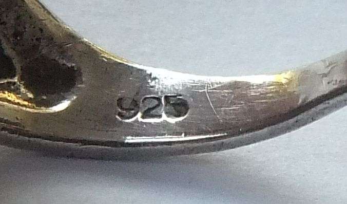 WOW !! A FABULOUS SOLID STERLING SILVER RING SET WITH A FACETED CLEAR STONE !!