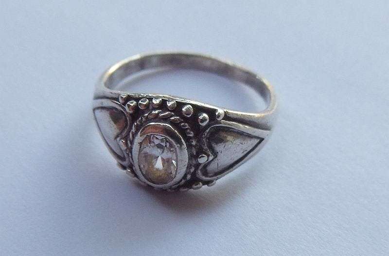 WOW !! A FABULOUS SOLID STERLING SILVER RING SET WITH A FACETED CLEAR STONE !!