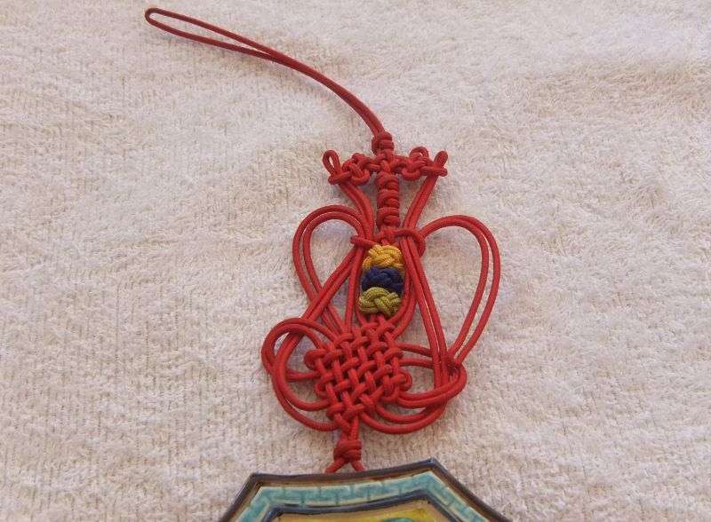 SO COOL !! A VINTAGE DETAILED SIGNED / STAMPED  CHINESE FOO DOG WALL HANGING ... WHAT A FIND !!