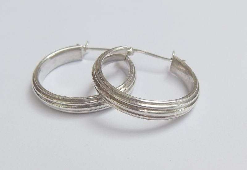 A CLASSY PAIR OF STERLING SILVER HOOP EARRINGS WITH STRIPE PATTERN AND HINGED CLIPS FOR SAFETY !!