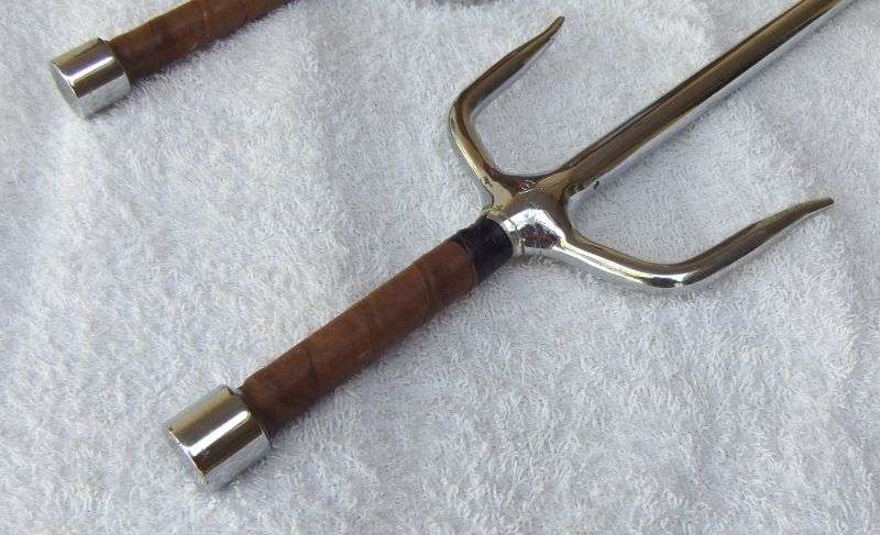 TOTALLY COOL !! HEAVY QUALITY TWIN SAI ( As used by "Raphael the Ninja Turtle" but these are real )