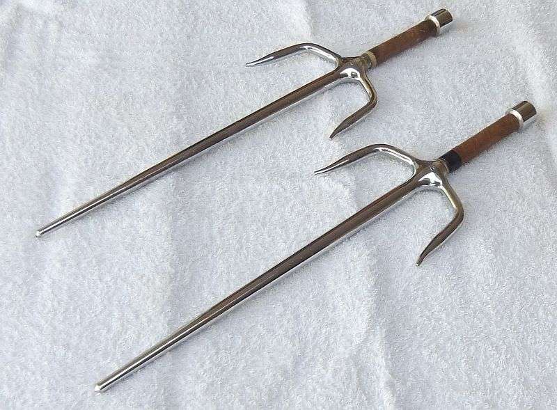 TOTALLY COOL !! HEAVY QUALITY TWIN SAI ( As used by "Raphael the Ninja Turtle" but these are real )