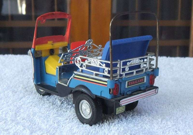SO COOL !! A VINTAGE DIE CAST METAL  / TIN AND PLASTIC TOURIST RICKSHAW VEHICLE