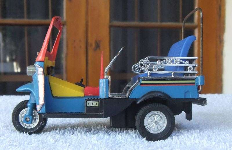 SO COOL !! A VINTAGE DIE CAST METAL  / TIN AND PLASTIC TOURIST RICKSHAW VEHICLE