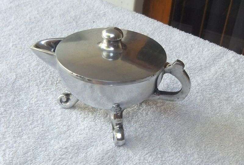 CARROL BOYES STYLE GRAVY BOAT WITH LID MARKED DANISCO