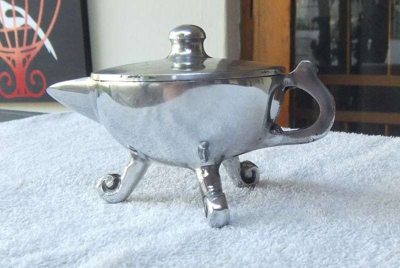 CARROL BOYES STYLE GRAVY BOAT WITH LID MARKED DANISCO