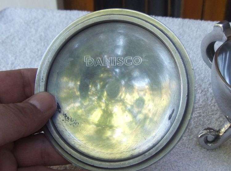 CARROL BOYES STYLE GRAVY BOAT WITH LID MARKED DANISCO