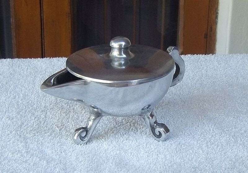 CARROL BOYES STYLE GRAVY BOAT WITH LID MARKED DANISCO